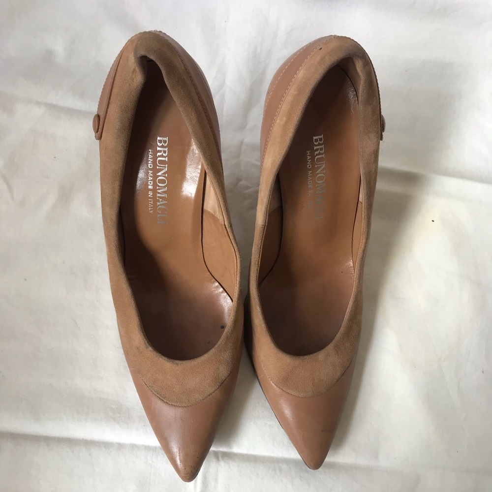 Bruno Magli's pump. Made in Italy. Size 7. Good condition